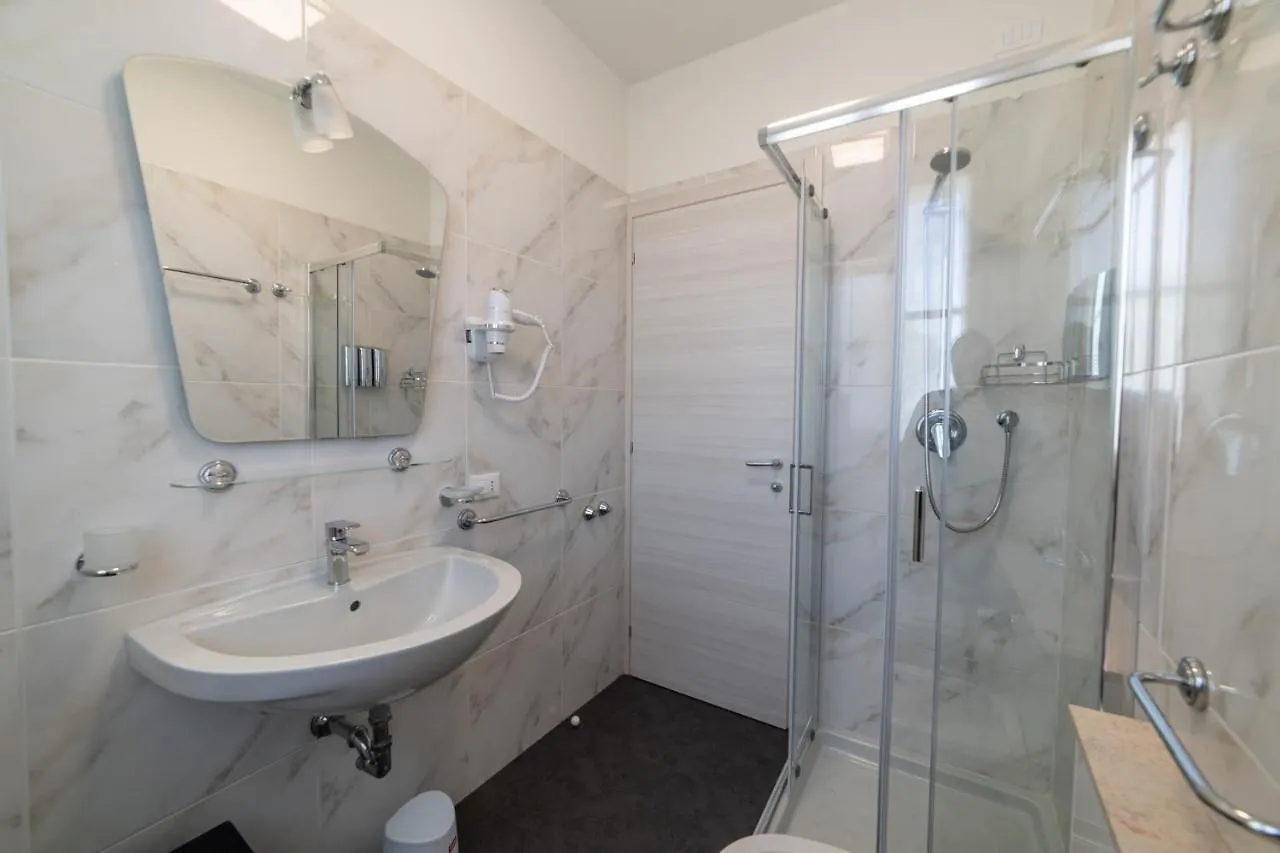 Hotel Arilica Peschiera del Garda 3*,  Italy